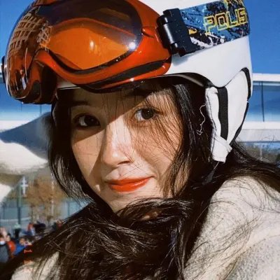 蒂拉和兰妮劫火车